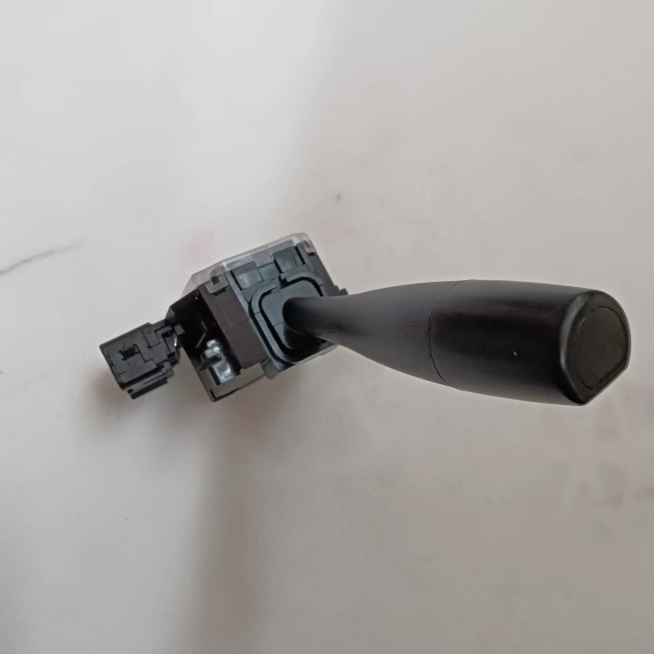 Car Part UJ06-66-122 UJ0666122 Headlight Turn Signal Switch for Mazda B2500 B2600 BT-50 Car Part