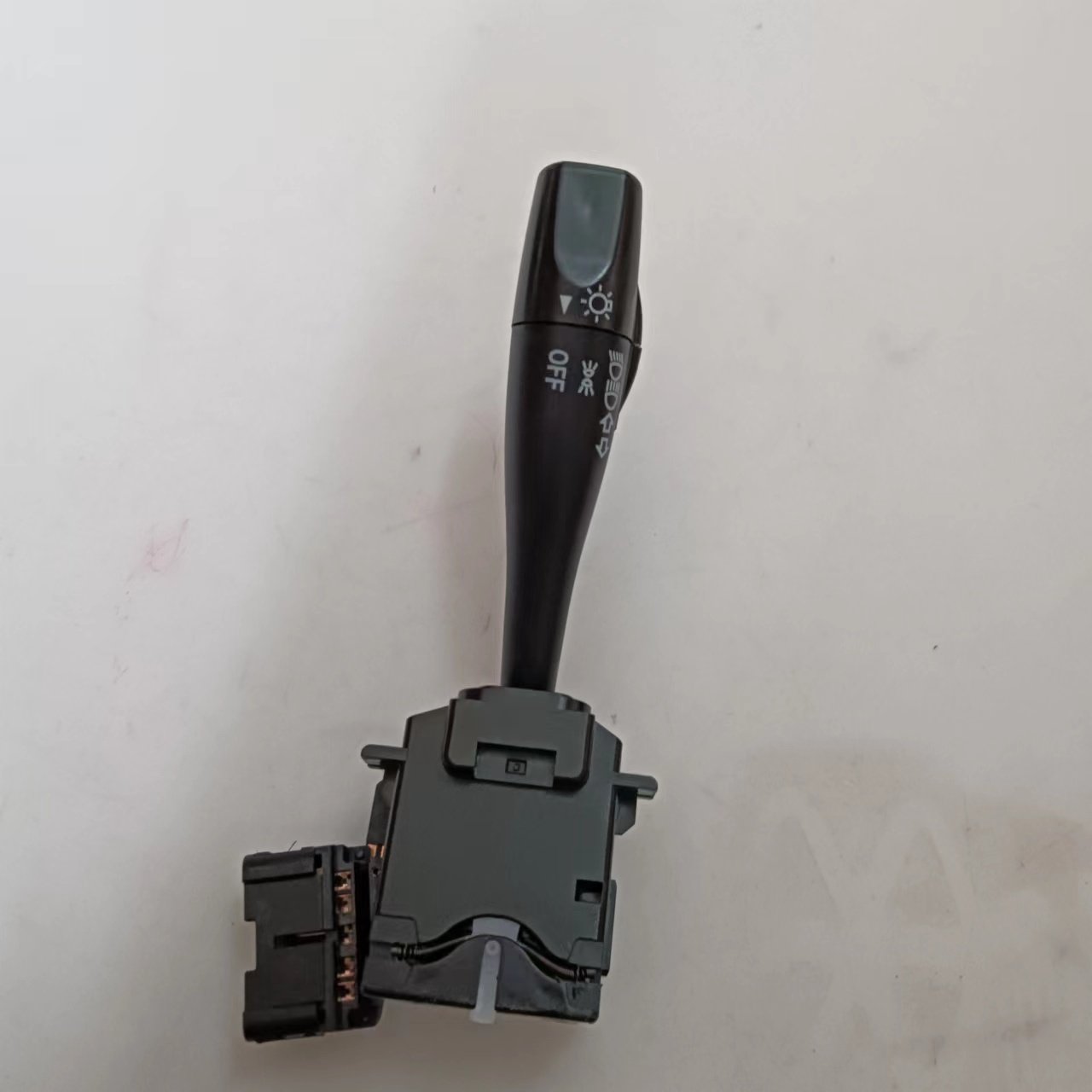 Car Part UJ06-66-122 UJ0666122 Headlight Turn Signal Switch for Mazda B2500 B2600 BT-50 Car Part