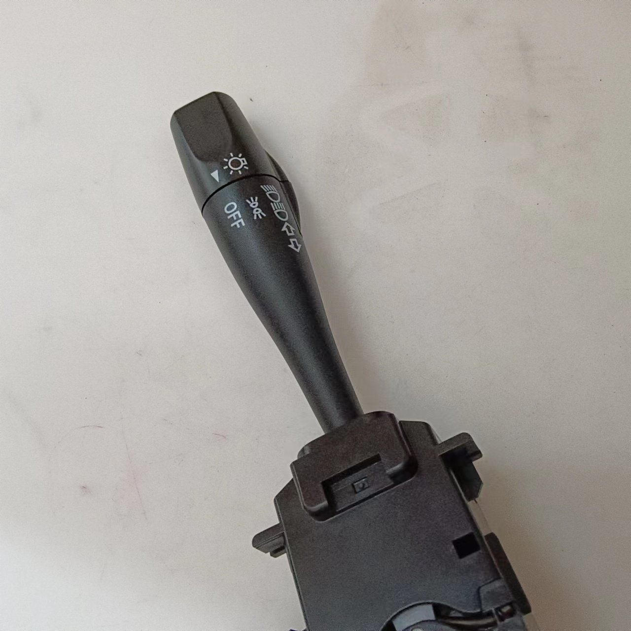 Car Part UJ06-66-122 UJ0666122 Headlight Turn Signal Switch for Mazda B2500 B2600 BT-50 Car Part