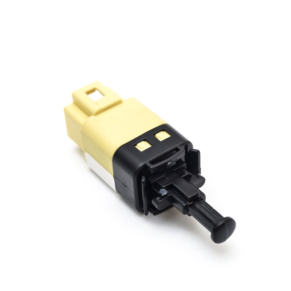 Parking Brake Switch Brake Light Switch Stop Lamp Switch for Chevrolet Aveo Chevrolet Evanda Chevrolet Kalos OEM NO 96874571