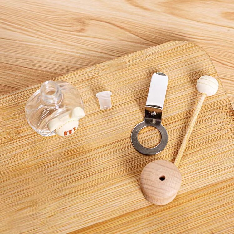 Factory wholesale creative small daisy car air outlet air conditioning perfume bottle car air outlet perfume
