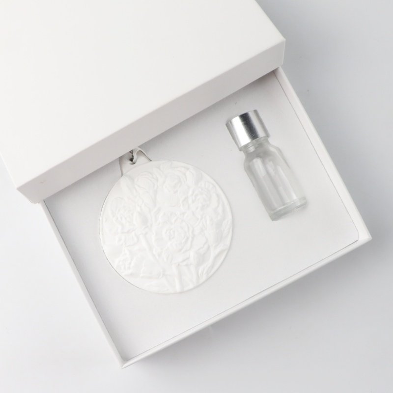 FinRu Round White Scented Ceramic Porcelain Flower Fragrance Essential Oil Diffuser Hanging Wardrobe Car Aromatic Air Freshener