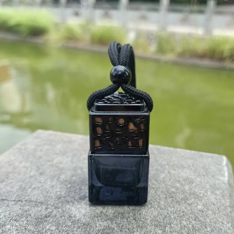 Custom 8ml Black Glass Bottle Plastic Screw Cap Car Hanging Bottle Car Air Freshener Essential Oil Perfume Diffuser Liquid
