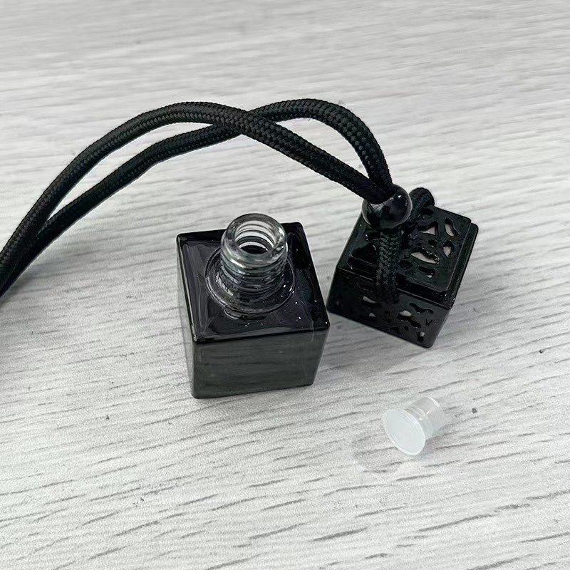 Custom 8ml Black Glass Bottle Plastic Screw Cap Car Hanging Bottle Car Air Freshener Essential Oil Perfume Diffuser Liquid