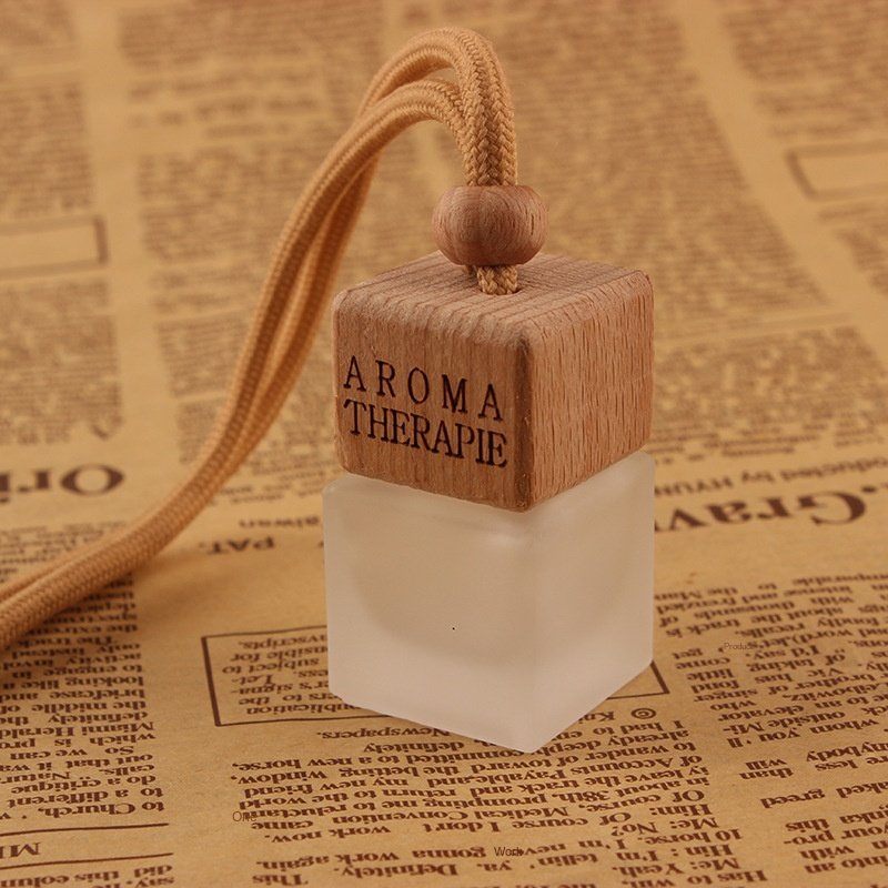 Wholesale 8ml Car Air Freshener Diffuser Empty Frosted Car Hanging Aroma Frosted Glass Perfume Bottle with Wooden Cap