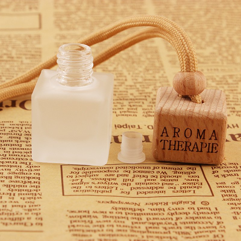 Wholesale 8ml Car Air Freshener Diffuser Empty Frosted Car Hanging Aroma Frosted Glass Perfume Bottle with Wooden Cap