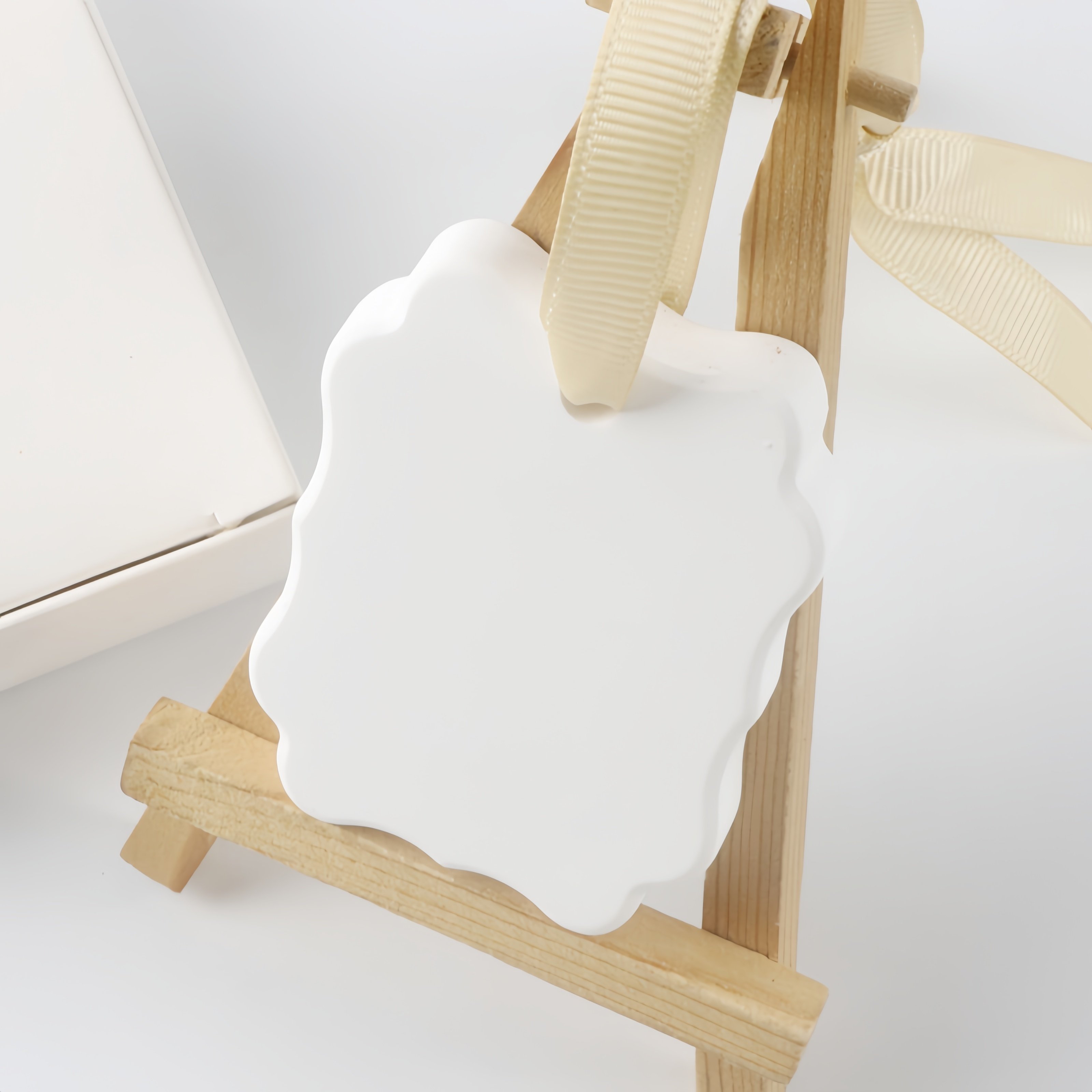 FinRu Customized White Shaped Gypsum Fragrance Essential Oil Diffuser Stone Aroma Scented Ceramic Hanging Car Air Freshener