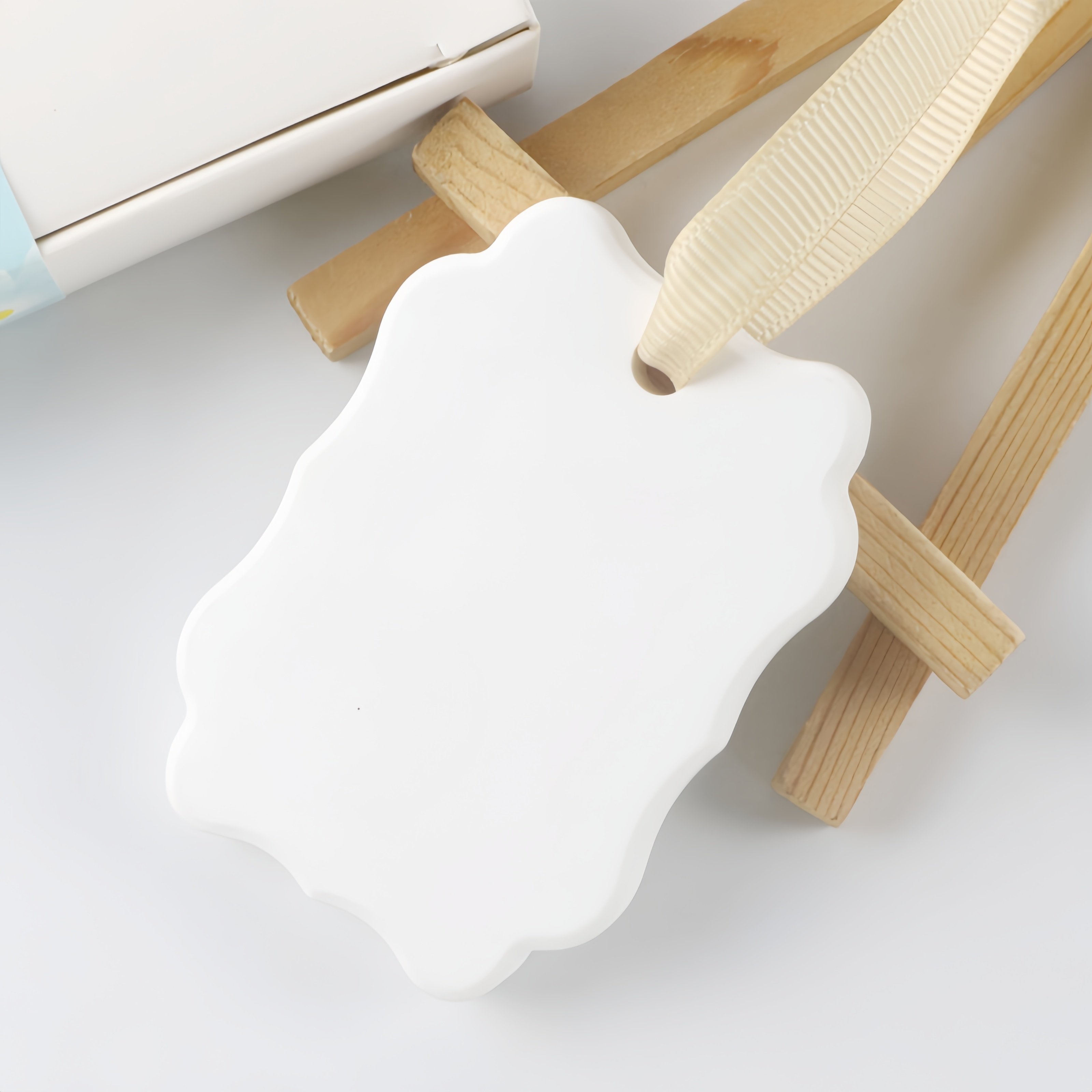 FinRu Customized White Shaped Gypsum Fragrance Essential Oil Diffuser Stone Aroma Scented Ceramic Hanging Car Air Freshener