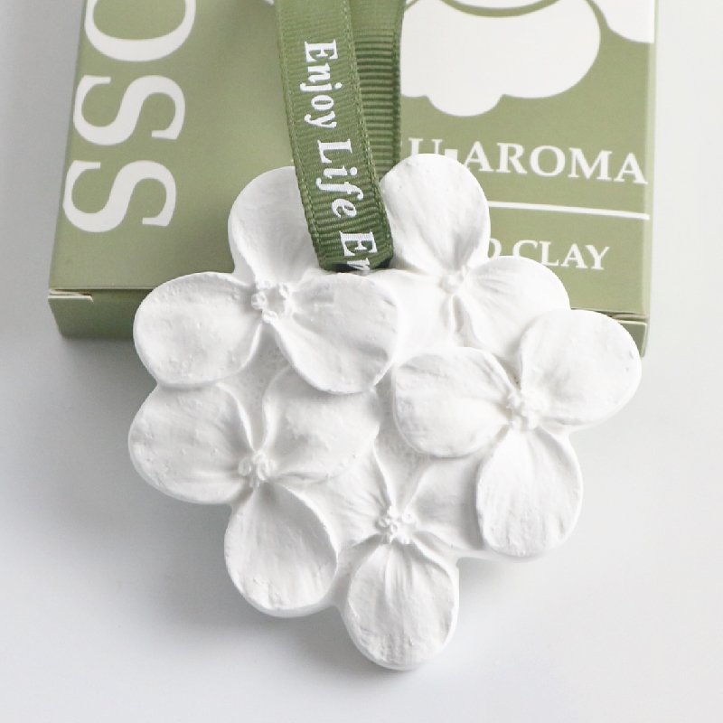 Hot Selling Stocked Wholesale Scented Ceramic Aroma Flower Fragrance Essential Oil Diffuser Hanging Wardrobe Car Air Freshener