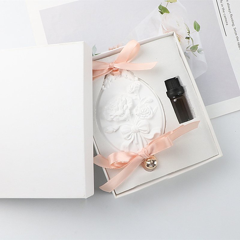 Hanging Oval Ceramic Rose Flower Patterned Car Decoration Scented Ceramic Stone Aroma Plaster Fragrance Essential Oil Diffuser