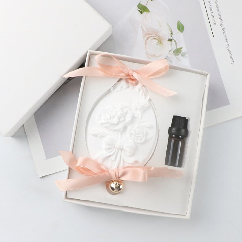 Hanging Oval Ceramic Rose Flower Patterned Car Decoration Scented Ceramic Stone Aroma Plaster Fragrance Essential Oil Diffuser