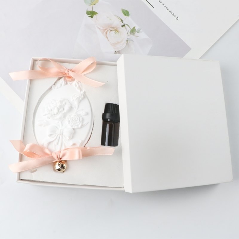 Hanging Oval Ceramic Rose Flower Patterned Car Decoration Scented Ceramic Stone Aroma Plaster Fragrance Essential Oil Diffuser
