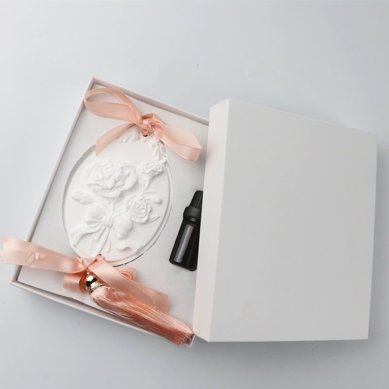 Hanging Oval Ceramic Rose Flower Patterned Car Decoration Scented Ceramic Stone Aroma Plaster Fragrance Essential Oil Diffuser