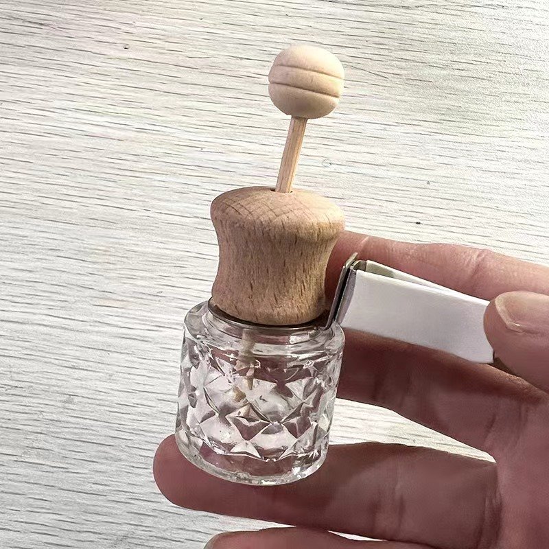 Diamond Shape Luxury Plastic Air Diffuser Eco-Friendly 10ml Car Aroma Diffuser Forest Clip Empty Glass Car Vent Home Office Lily