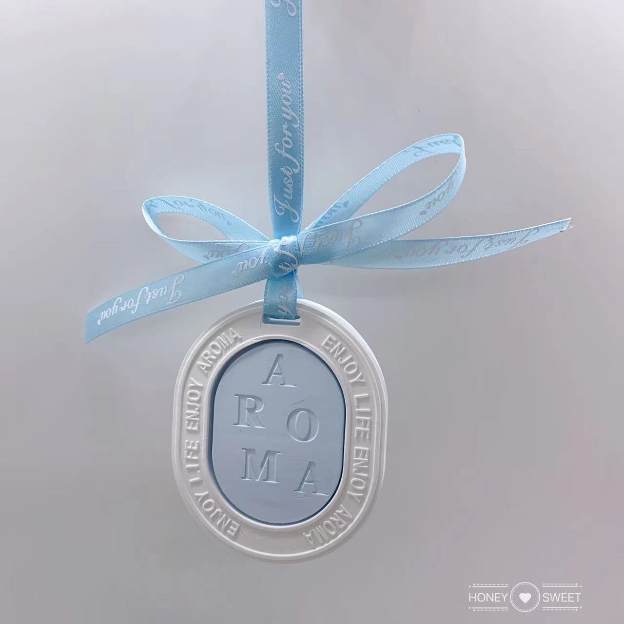 Stocked Wholesale Scented Oval Ceramic Aromatherapy Home Car Hanging Decoration Air Freshener Essential Oil Fragrance Diffuser