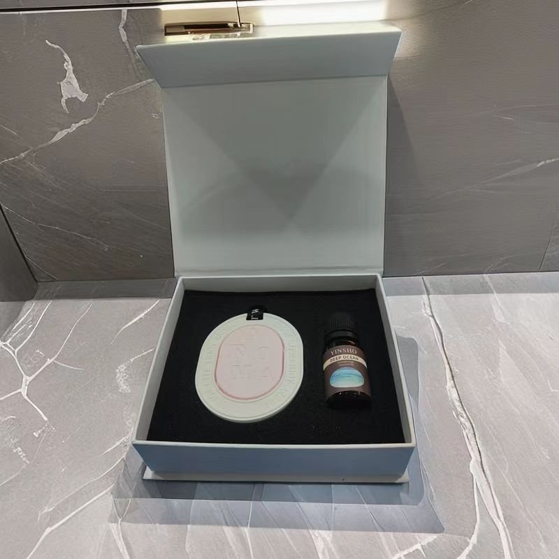 Stocked Wholesale Scented Oval Ceramic Aromatherapy Home Car Hanging Decoration Air Freshener Essential Oil Fragrance Diffuser