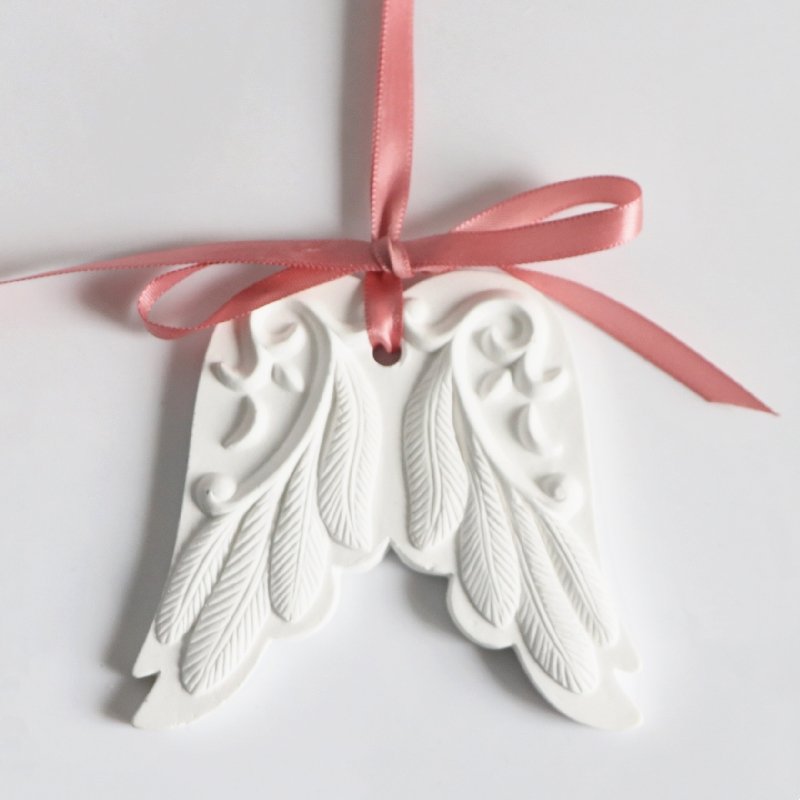 Wholesale Stocked White Wing Hanging Home Car Decoration Wardrobe Air Freshener Scented Ceramic Fragrance Essential Oil Diffuser