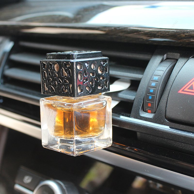 Luxury Car Vent Clip 5ml 8ml 10ml Hanging Round Aroma Air Freshener Car Fragrance Diffuser Bottle With Metal Lid Wholesale