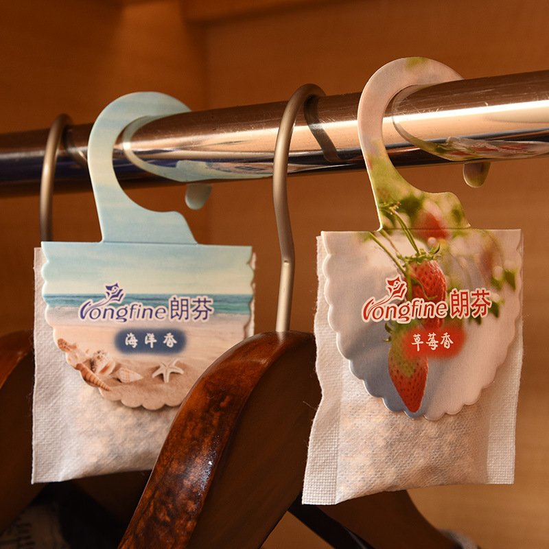 Hot selling hanging refreshing scent car wardrobe diffuser car accessories air freshener