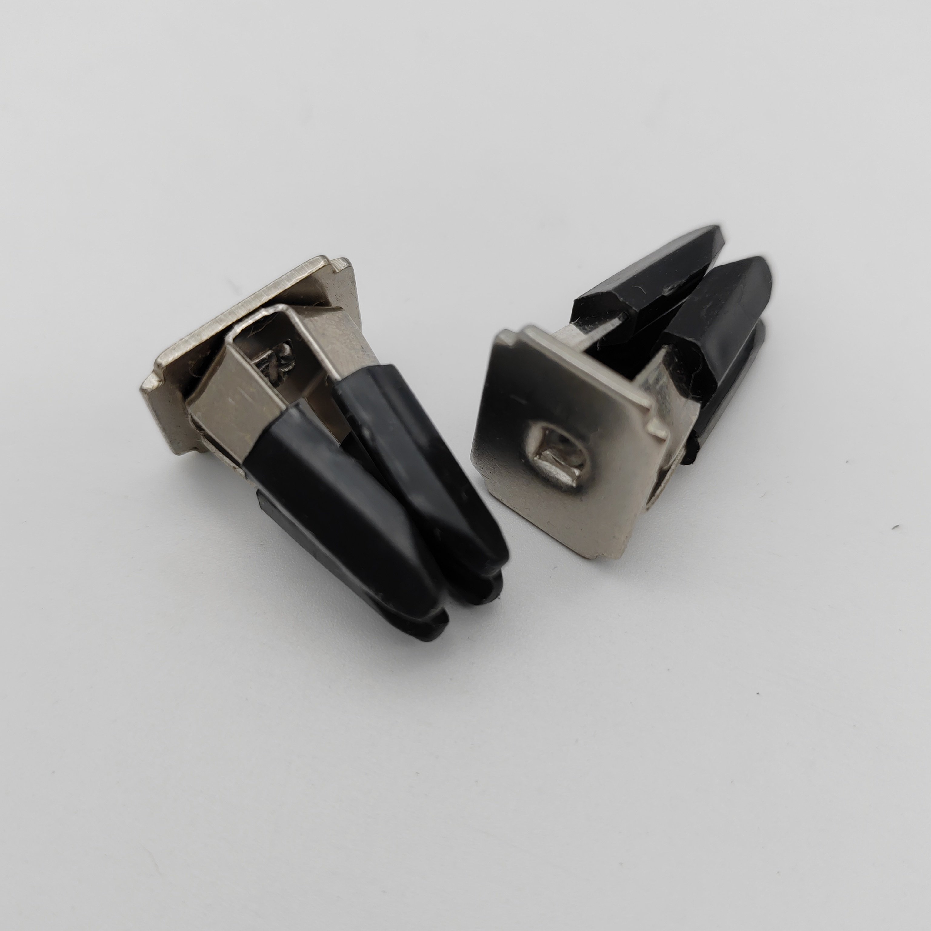 Modern Metal Car Vent Perfume Clip Solid Air Freshener Diffuser with Fragrance Capacity Car Accessories