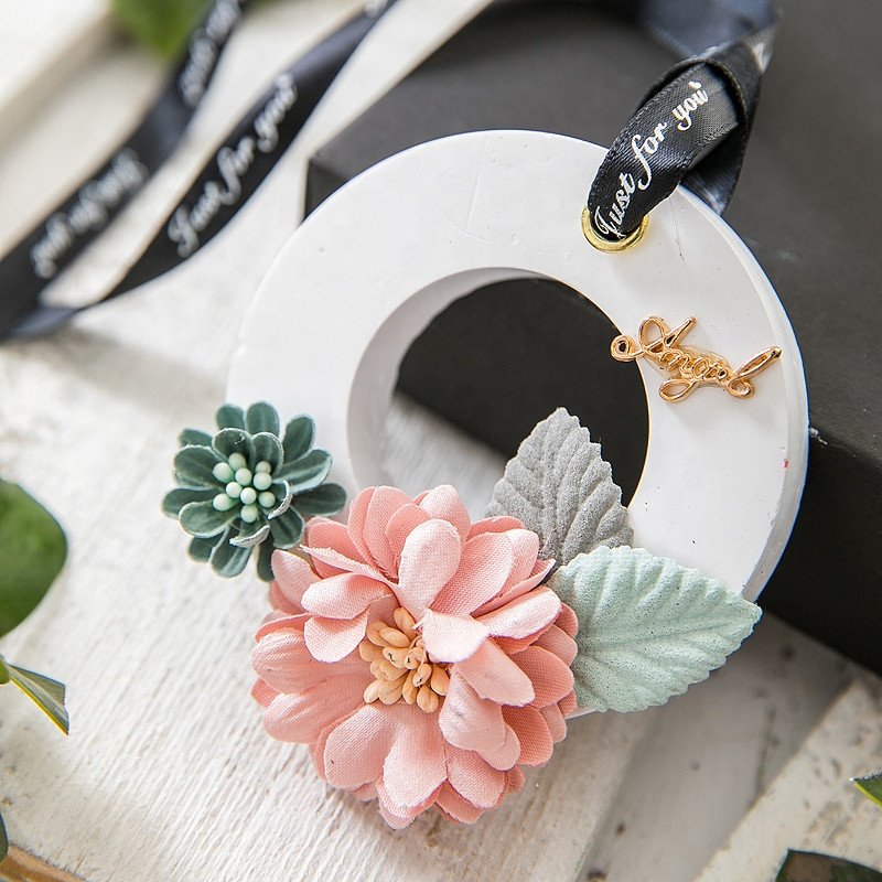 Ring Shaped Hanging Home Decoration Ceramic Aroma Air Freshener Pendant Scented Plaster Flower Fragrance Essential Oil Diffuser