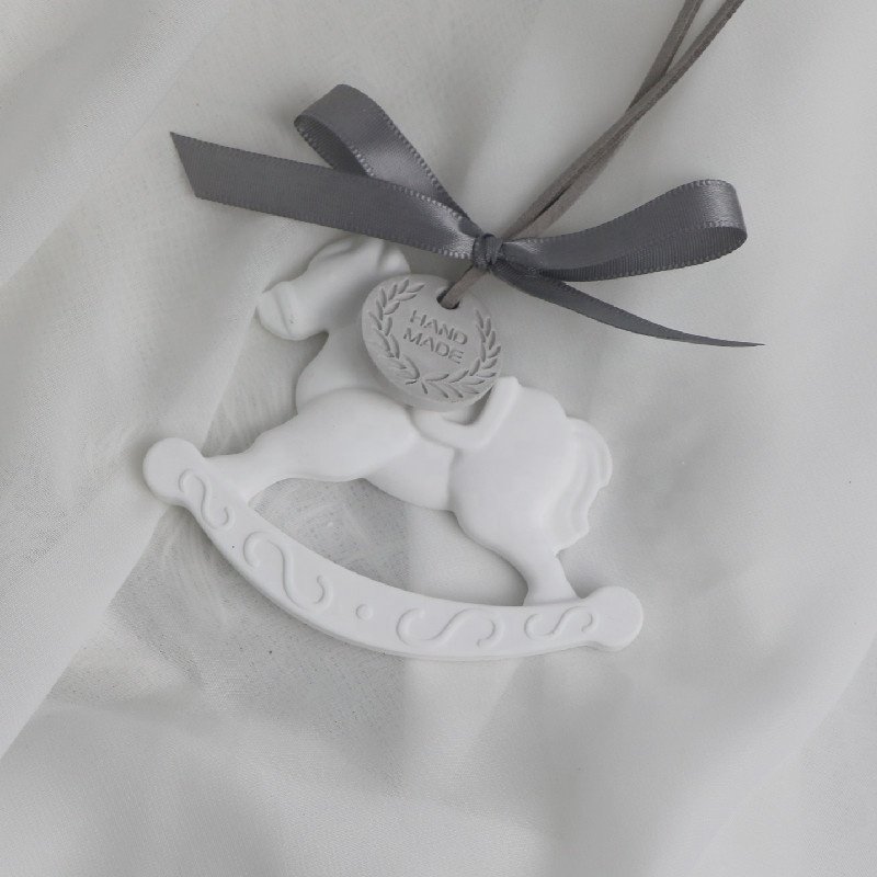 New Arrival Scented Ceramic Horse Aroma Plaster Pendant Porcelain Essential Oil Diffuser Hanging Wardrobe Car Air Freshener