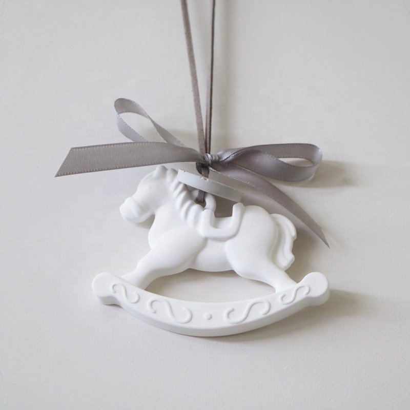 New Arrival Scented Ceramic Horse Aroma Plaster Pendant Porcelain Essential Oil Diffuser Hanging Wardrobe Car Air Freshener