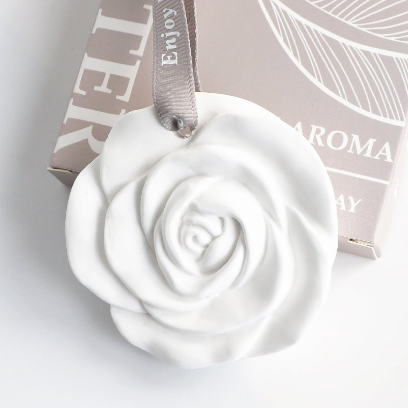 Wholesale Stocked Rose Shaped Scented Ceramic Home Car Hanging Air Freshener Plaster Essential Oil Fragrance Stone Diffuser