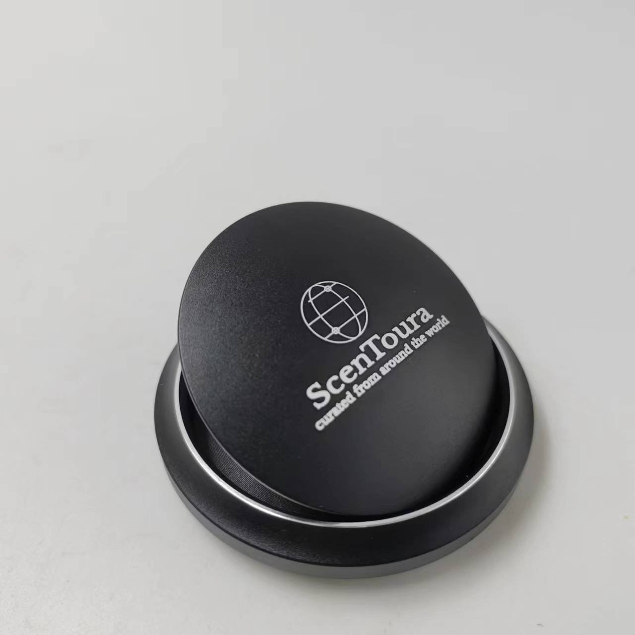 Modern Luxury Car Perfume Creative UFO Design Smart Alloy Air Freshener Dashboard Diffusing Cologne Cool Vent Air Aromatherapy