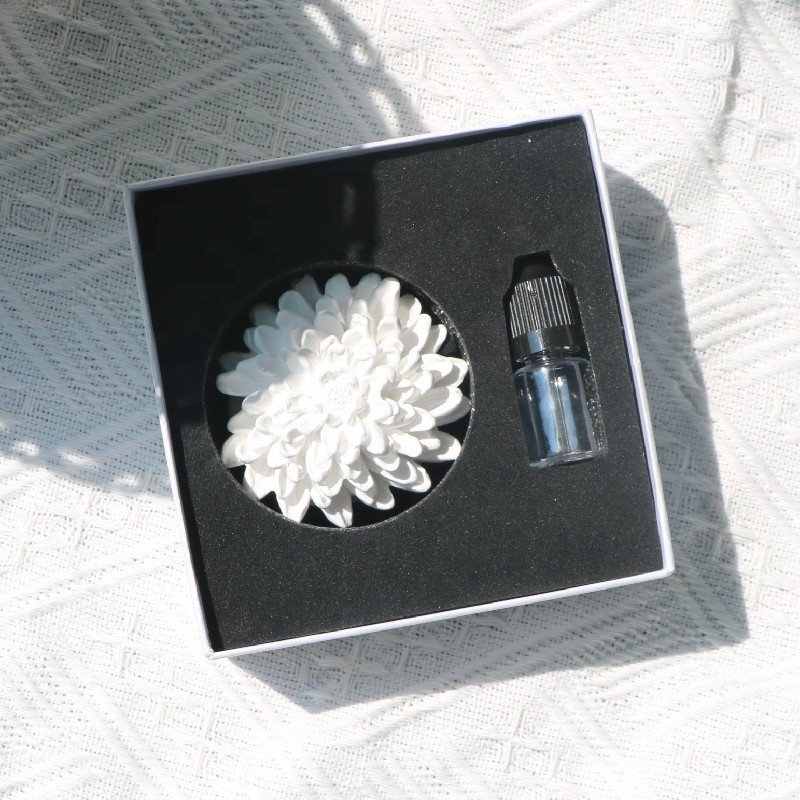 White Chrysanthemum Shaped Home Car Decoration Gift Set Scented Ceramic Flower Porcelain Aroma Fragrance Essential Oil Diffuser
