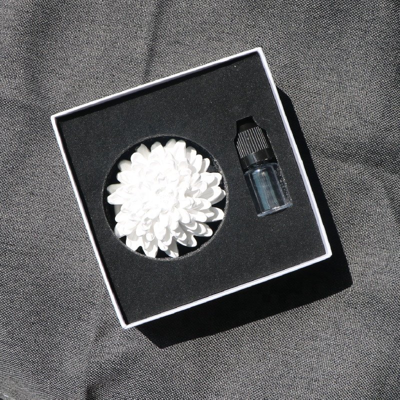 White Chrysanthemum Shaped Home Car Decoration Gift Set Scented Ceramic Flower Porcelain Aroma Fragrance Essential Oil Diffuser