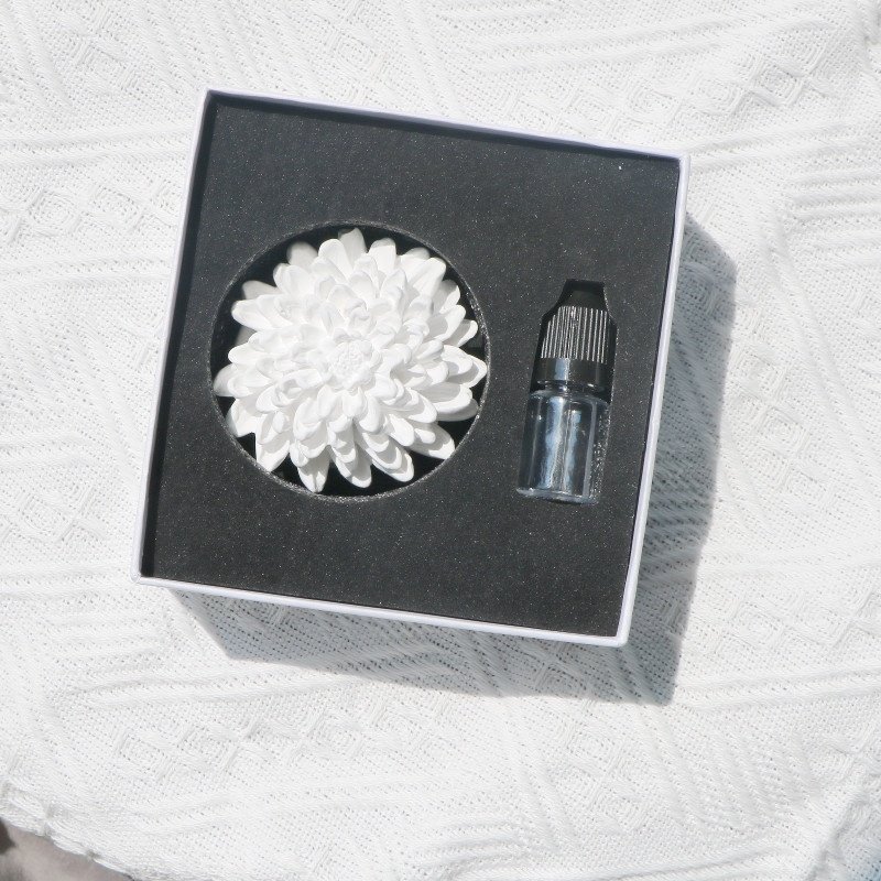White Chrysanthemum Shaped Home Car Decoration Gift Set Scented Ceramic Flower Porcelain Aroma Fragrance Essential Oil Diffuser