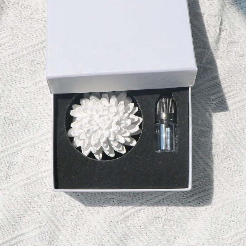 White Chrysanthemum Shaped Home Car Decoration Gift Set Scented Ceramic Flower Porcelain Aroma Fragrance Essential Oil Diffuser