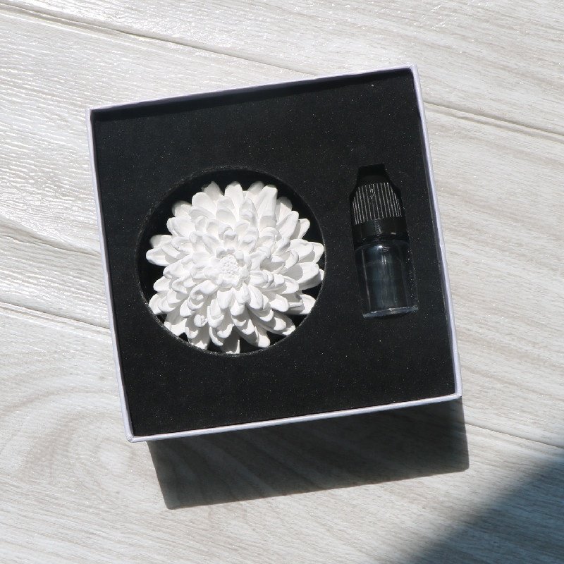 White Chrysanthemum Shaped Home Car Decoration Gift Set Scented Ceramic Flower Porcelain Aroma Fragrance Essential Oil Diffuser