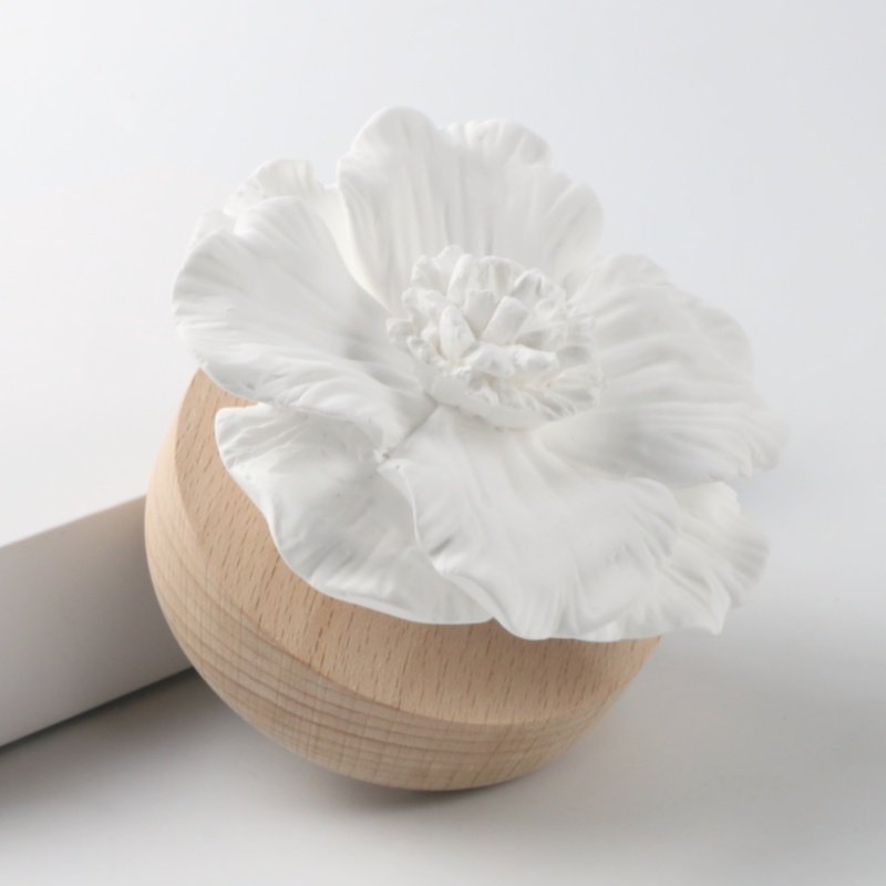 Factory Wholesale White Home Car Air Freshener Decoration Scented Ceramic Aroma Flower Porcelain Wood Essential Oil Diffuser