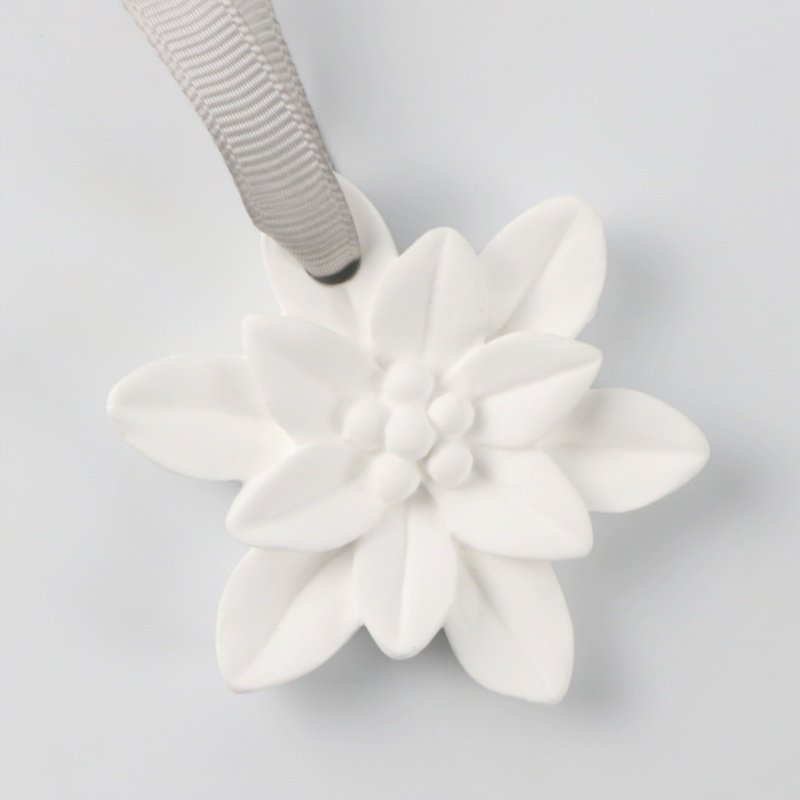 FinRu Factory Direct Stocked Hanging Lotus Shaped Scented Aroma Stone Ceramic Fragrance Oil Essential Diffuser Car Air Freshener