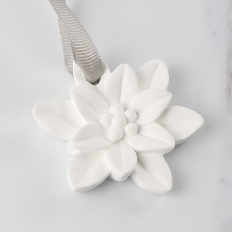 FinRu Factory Direct Stocked Hanging Lotus Shaped Scented Aroma Stone Ceramic Fragrance Oil Essential Diffuser Car Air Freshener