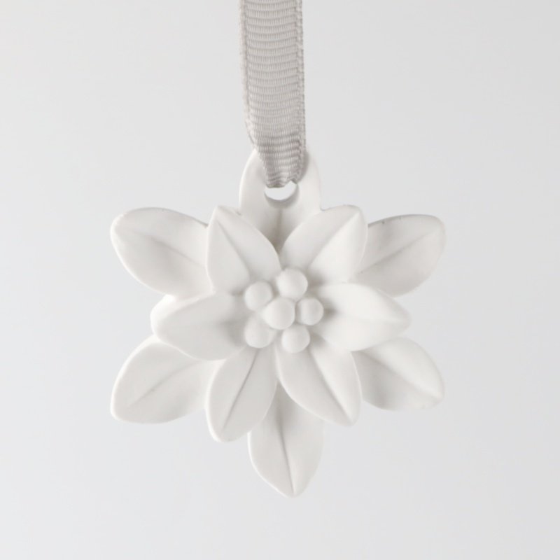 FinRu Factory Direct Stocked Hanging Lotus Shaped Scented Aroma Stone Ceramic Fragrance Oil Essential Diffuser Car Air Freshener