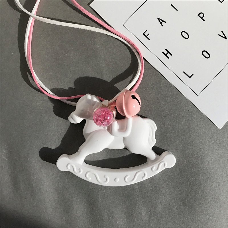 White Ceramic Horse Shaped Hanging Car Wardrobe Air Freshener Home Decoration Scented Porcelain Essential Oil Fragrance Diffuser