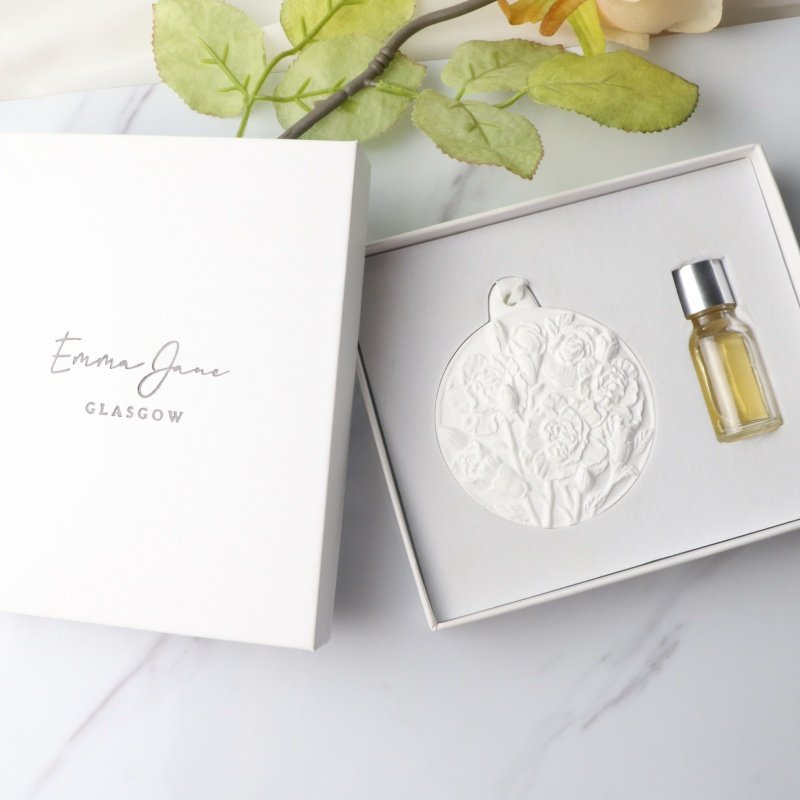 FinRu Customized Logo Luxury Perfume Gift Set Hanging Car Air freshener Ceramic Flower Porcelain Aroma Fragrance Oil Diffuser