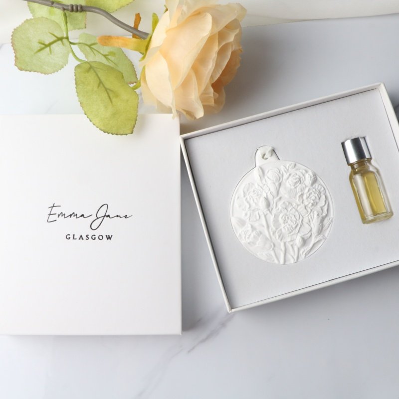 FinRu Customized Logo Luxury Perfume Gift Set Hanging Car Air freshener Ceramic Flower Porcelain Aroma Fragrance Oil Diffuser