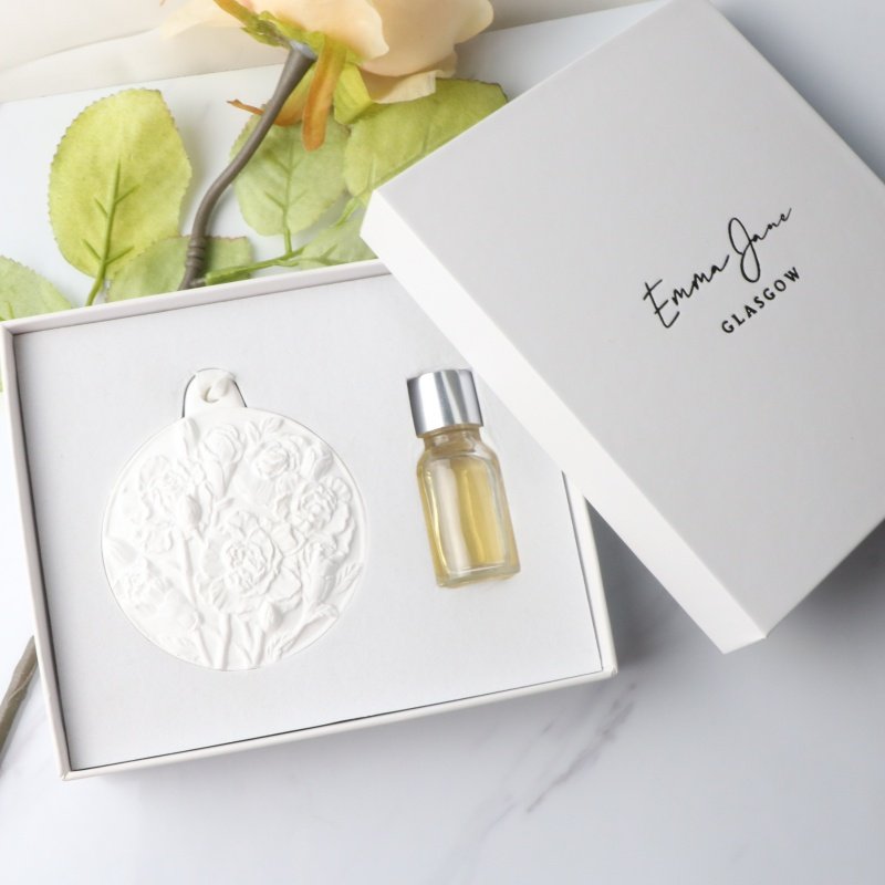 FinRu Customized Logo Luxury Perfume Gift Set Hanging Car Air freshener Ceramic Flower Porcelain Aroma Fragrance Oil Diffuser