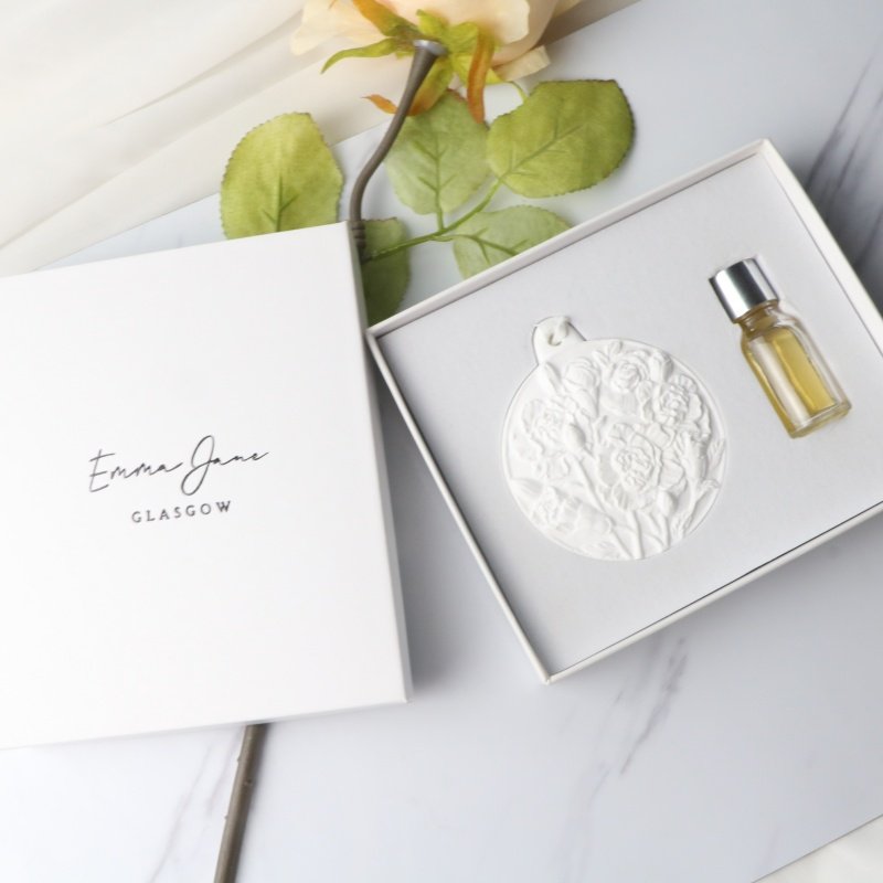 FinRu Customized Logo Luxury Perfume Gift Set Hanging Car Air freshener Ceramic Flower Porcelain Aroma Fragrance Oil Diffuser