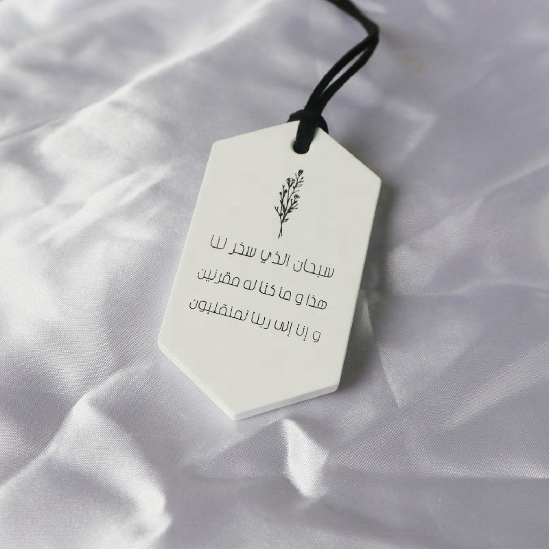 Stocked Wholesale Logo Printed White Hanging Aromatherapy Ceramic Hanging Aroma Plaster Fragrance Essential Oil Diffuser