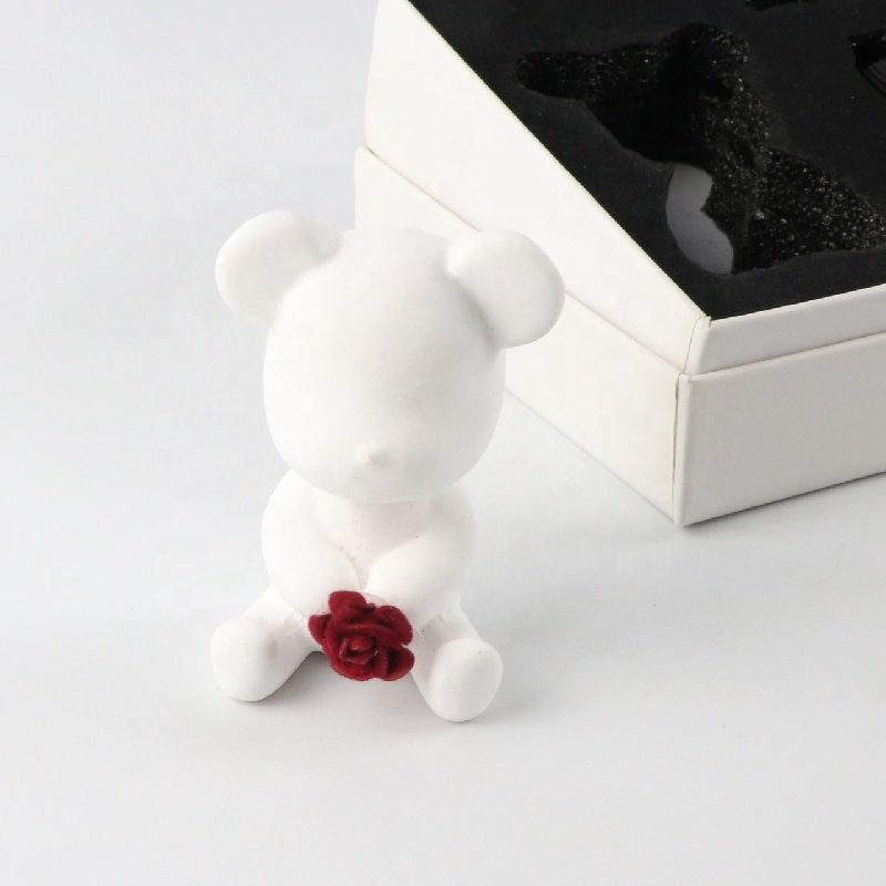 Factory Price Scented Ceramic Bear Aroma Plaster Home Porcelain Flower Fragrance Oil Diffuser Car Vent Clip Aroma Air Freshener