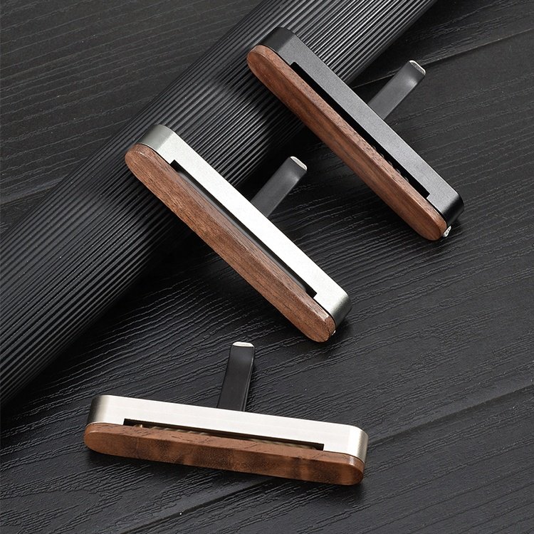 Wholesale Creative Luxury Car Perfume with Odor Removal Accessories Solid Aromatherapy for Windshield Placement