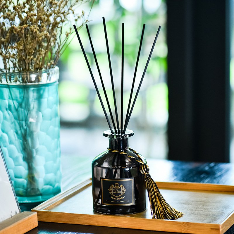 Air Fresher Black Glass Bottle Hotel Aroma Fireless Essential Oil Fragrance Reed Diffuser For Home Use With Tassels