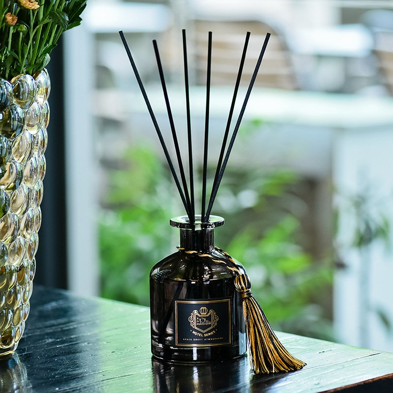 Air Fresher Black Glass Bottle Hotel Aroma Fireless Essential Oil Fragrance Reed Diffuser For Home Use With Tassels
