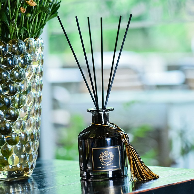Air Fresher Black Glass Bottle Hotel Aroma Fireless Essential Oil Fragrance Reed Diffuser For Home Use With Tassels