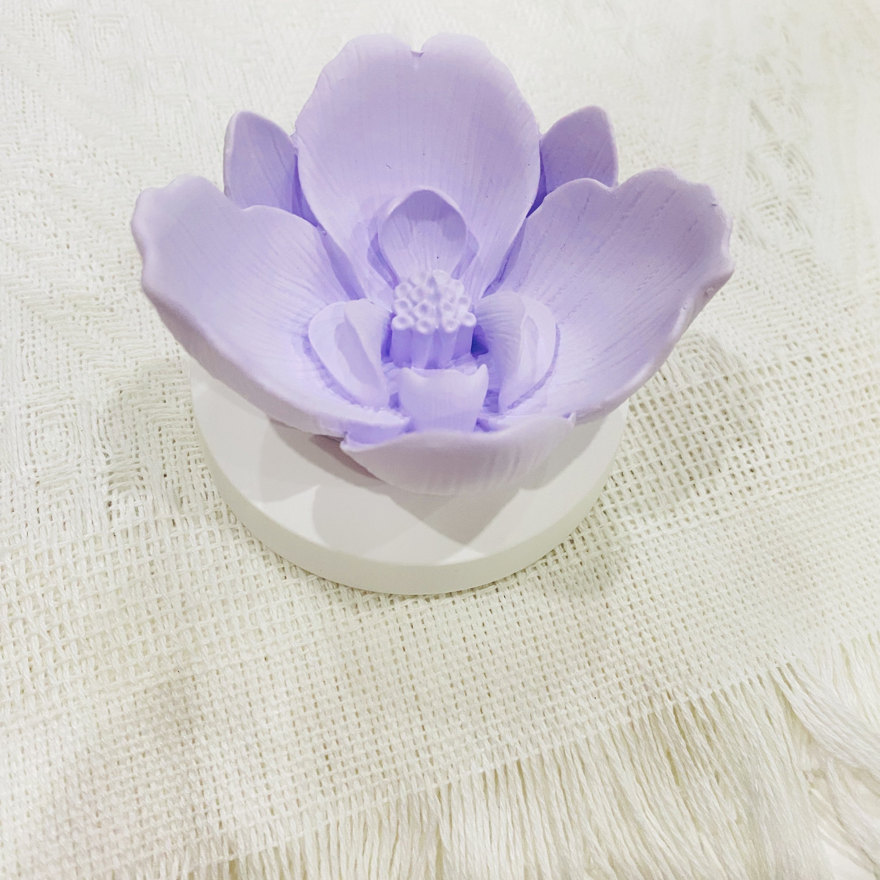 Wholesale Home Car Decoration Air Freshener Ceramic Scented Aroma Plaster Porcelain Flower Fragrance Essential Oil Diffuser